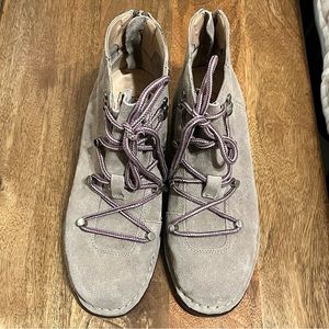 NWOT Hush Puppies Women's Catelyn Taupe Hiking Ankle Boots - Size 7